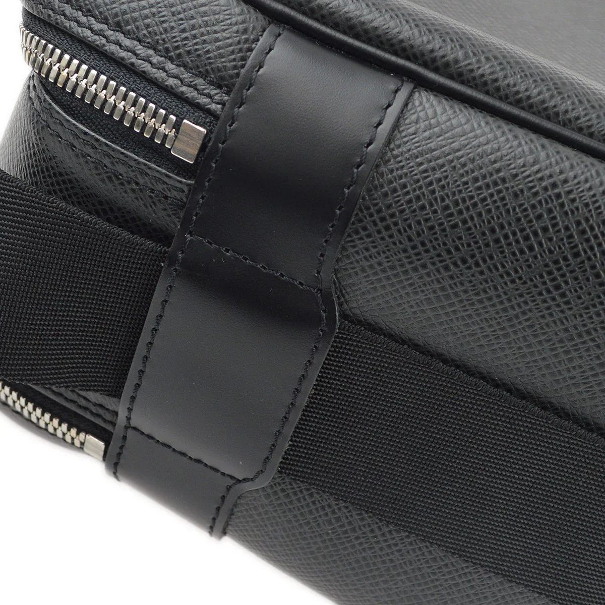 Louis Vuitton 2002 Black Taiga Reporter PM Shoulder Bag M30152 - Image 3